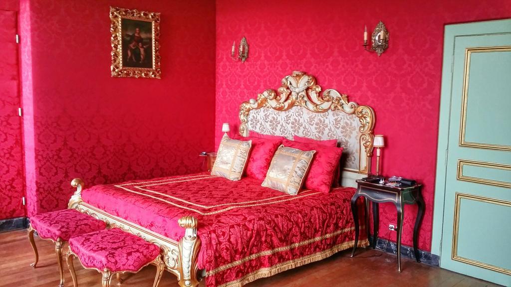 Chateau De Chantore Bacilly Room photo